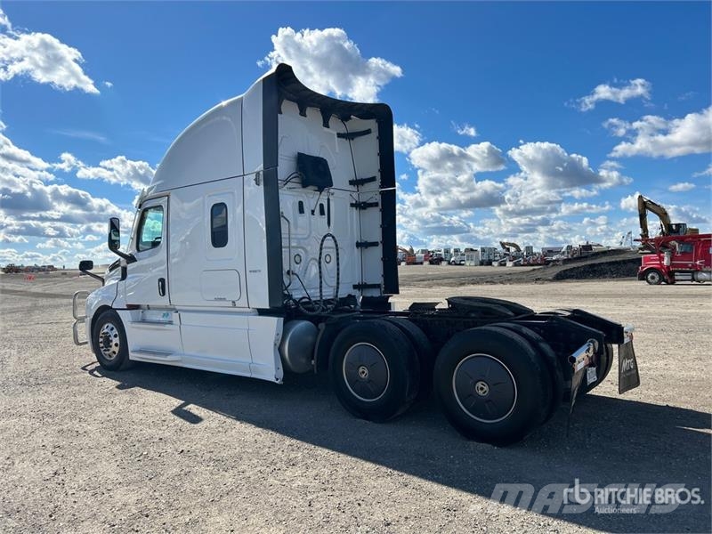 Freightliner Cascadia 126 6x4 T/A Sleeper Truck Tractor وحدات الجر