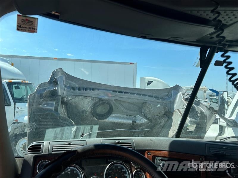 Freightliner Cascadia 125 6x4 T/A Sleeper Truck Tractor Tractor Units