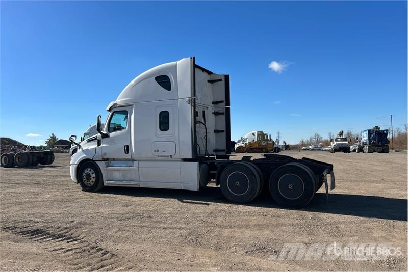 Freightliner Cascadia 126 6x4 T/A Sleeper Truck Tractor Sattelzugmaschinen