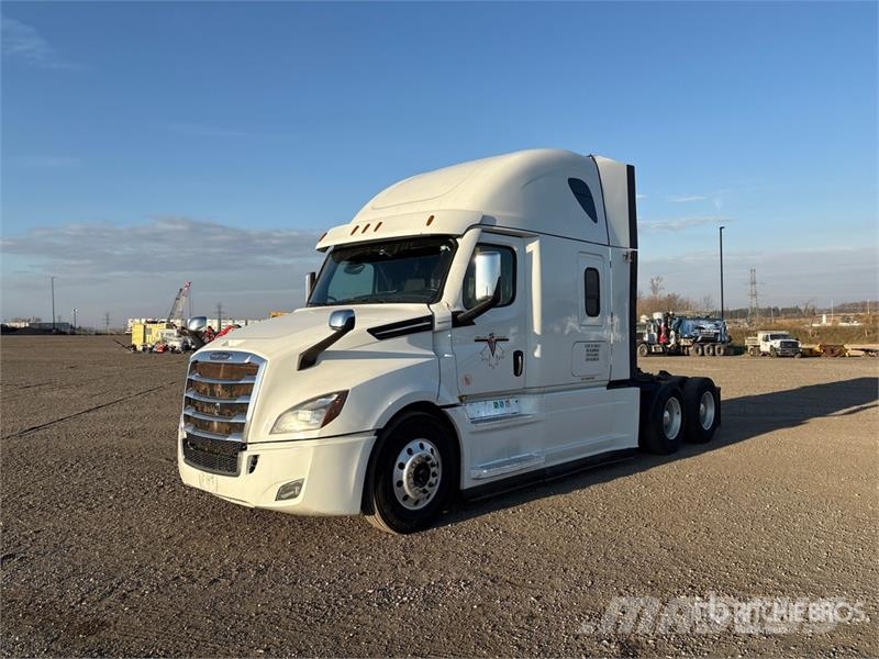 Freightliner Cascadia 126 6x4 T/A Sleeper Truck Tractor Седельные тягачи