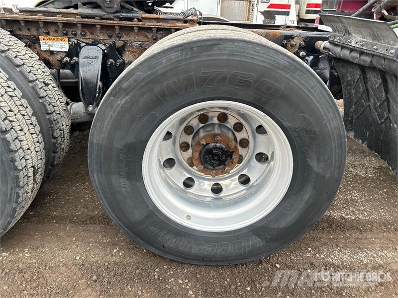 Freightliner Cascadia 126 6x4 T/A Sleeper Truck Tractor Cavalos mecânicos
