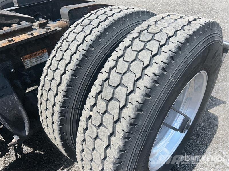 Freightliner Cascadia 126 6x4 T/A Sleeper Truck Tractor Motrici e Trattori Stradali