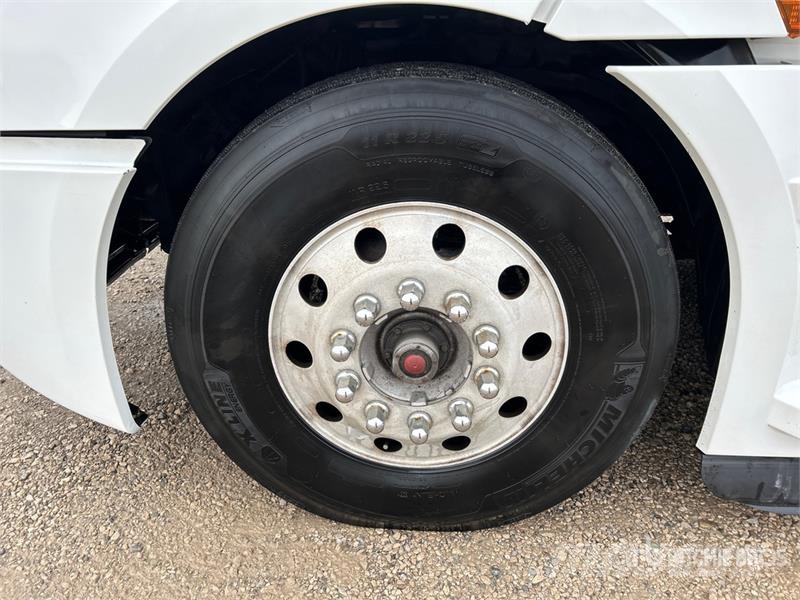 Freightliner Cascadia 126 وحدات الجر