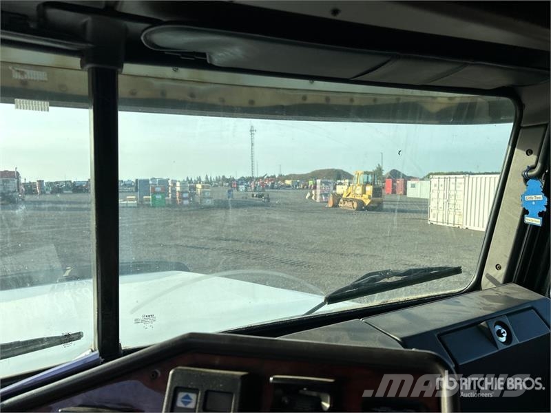 Freightliner Classic 120 Седельные тягачи