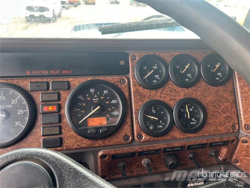 Freightliner Classic 120 Vetopöytäautot