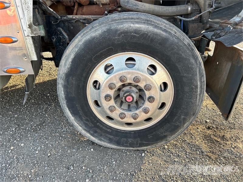 Freightliner Classic 120 Седельные тягачи