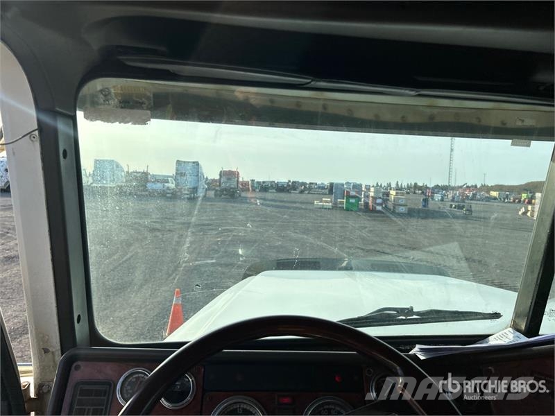 Freightliner Classic 120 Седельные тягачи
