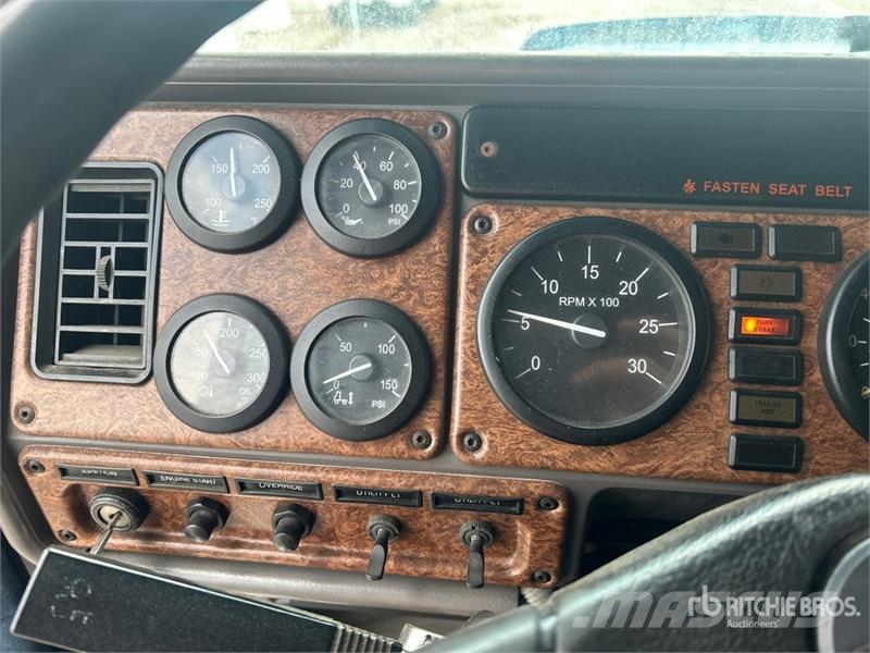 Freightliner Classic 120 Vetopöytäautot