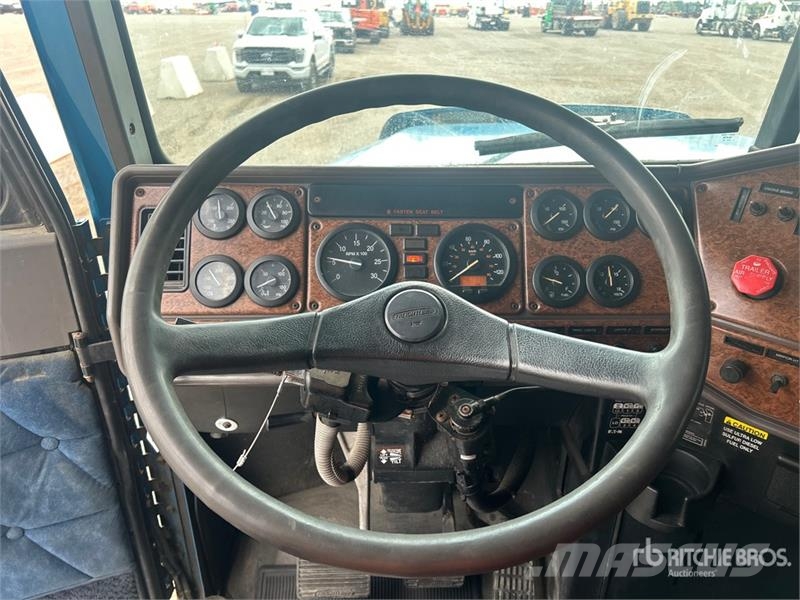 Freightliner Classic 120 Vetopöytäautot