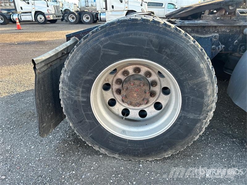 Freightliner Classic 120 Седельные тягачи