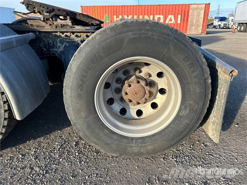 Freightliner Classic 120 Седельные тягачи