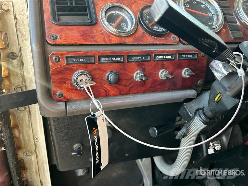Freightliner Classic 120 Седельные тягачи