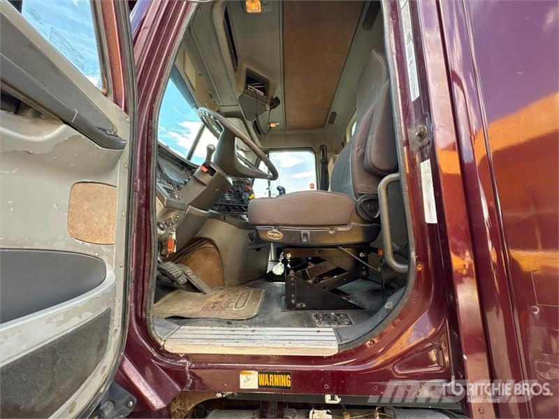 Freightliner Columbia 120 6x4 T/A Day Cab Truck Tractor Tahače