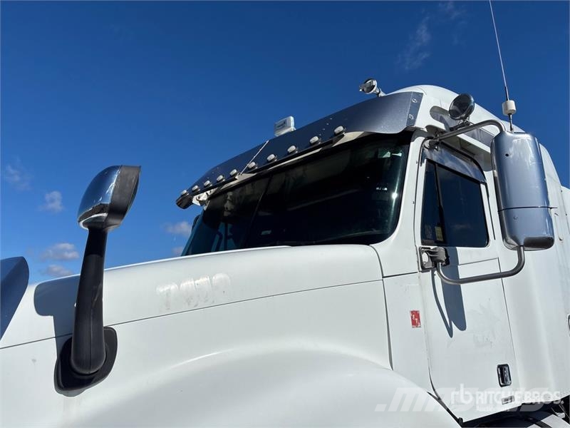 Freightliner Columbia 120 6x4 T/A Sleeper Truck Tractor Tractor Units