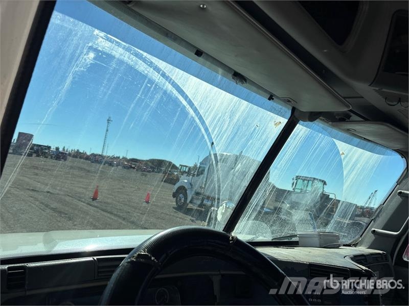 Freightliner Columbia 120 6x4 T/A Day Cab Truck Tractor Tractores (camiões)