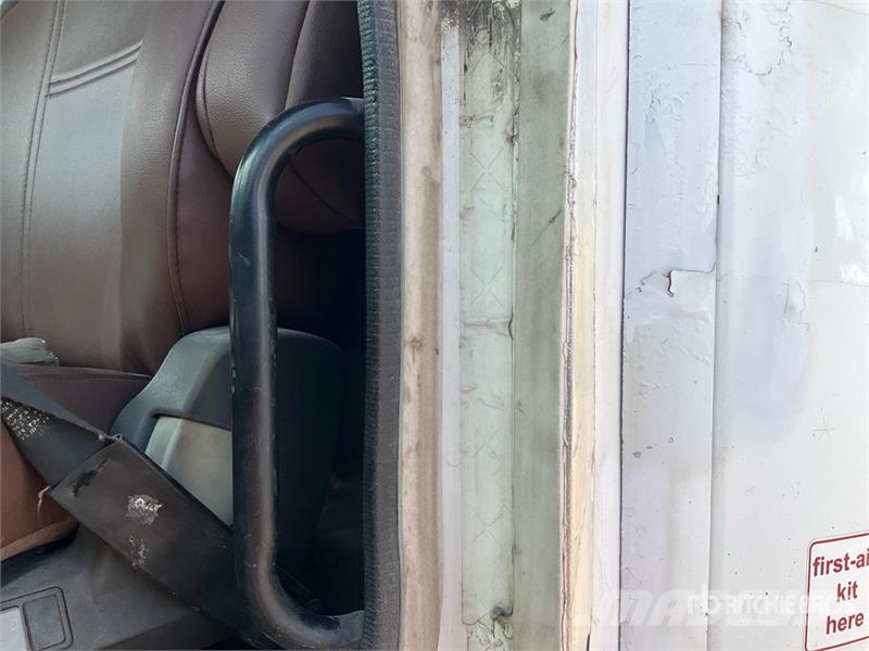Freightliner Columbia 120 6x4 T/A Day Cab Truck Tractor Tractor Units