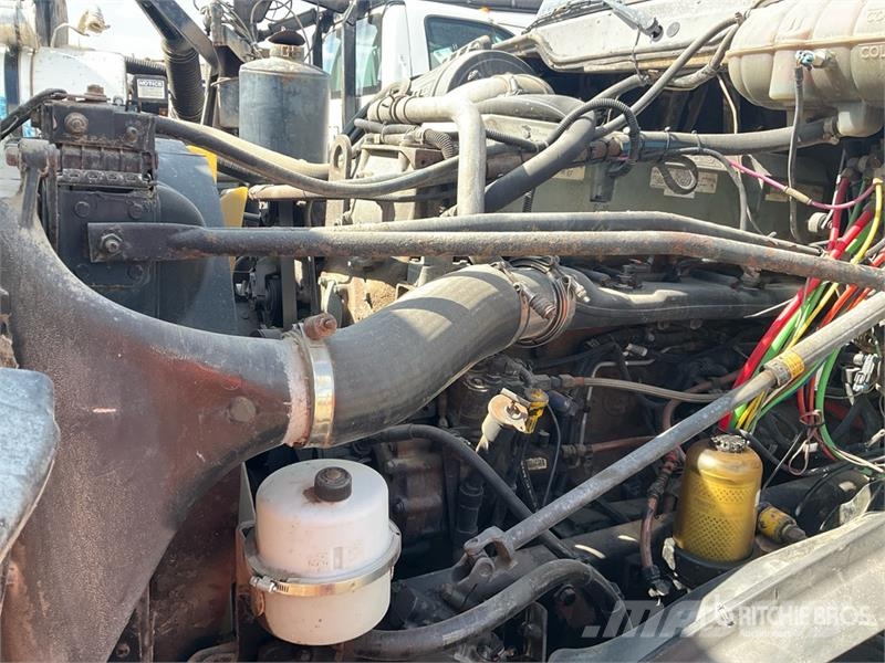 Freightliner Columbia 120 6x4 T/A Day Cab Truck Tractor Tractor Units