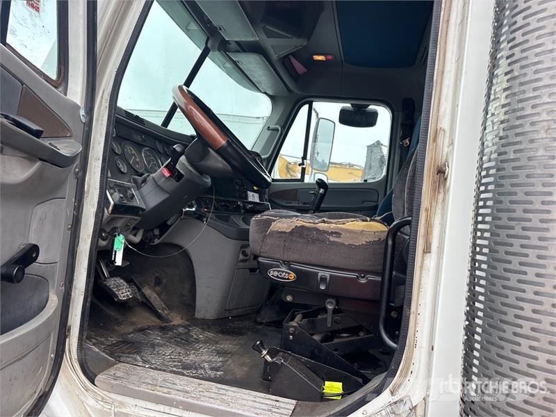 Freightliner Columbia 120 6x4 T/A Dump Truck Tippbil