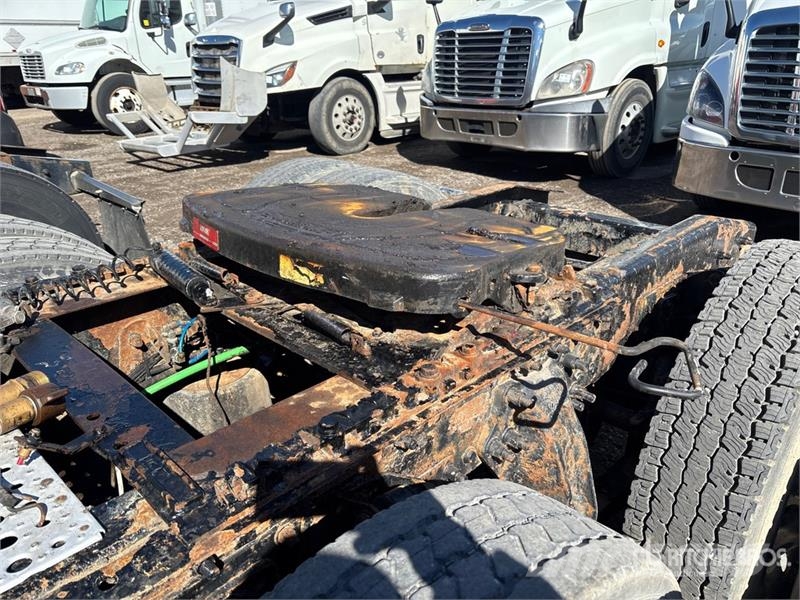 Freightliner Columbia 120 6x4 T/A Sleeper Truck Tractor Tractor Units