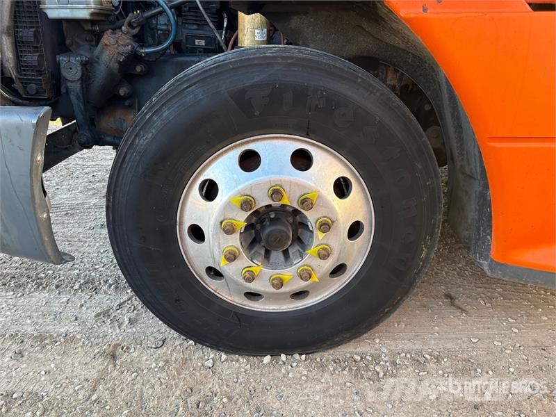 Freightliner Columbia 120 6x4 T/A Sleeper Truck Tractor (Glider Trekkers