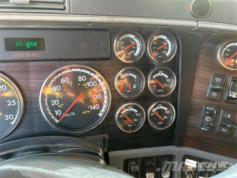 Freightliner Columbia 120 6x4 T/A Sleeper Truck Tractor Седельные тягачи