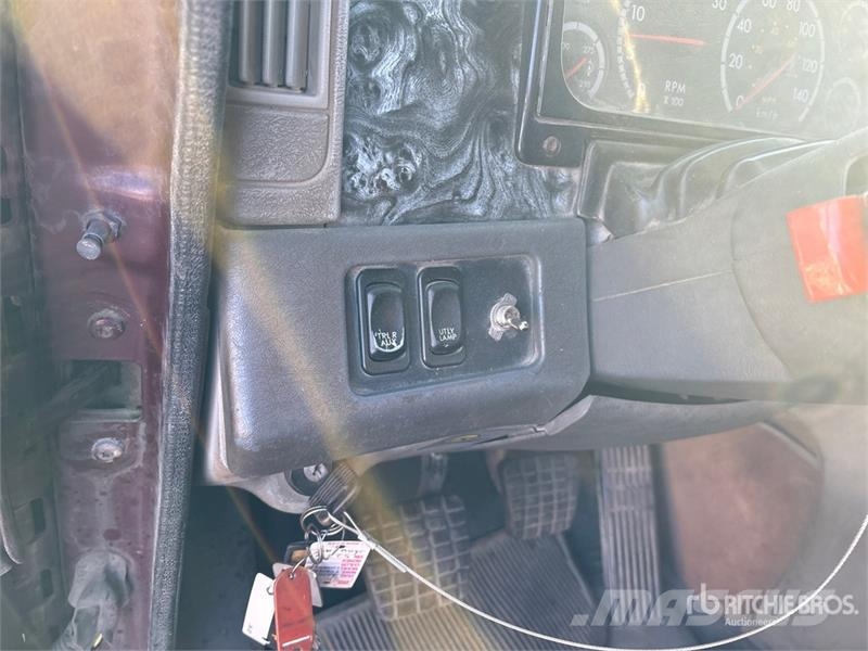 Freightliner Columbia 120 6x4 T/A Day Cab Truck Tractor Naudoti vilkikai