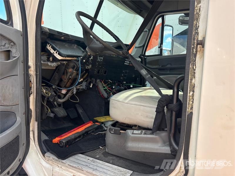 Freightliner Columbia 120 6x4 T/A Day Cab Truck Tractor (Inoper Motrici e Trattori Stradali