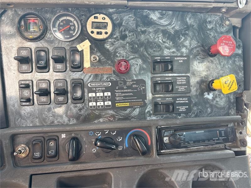 Freightliner Columbia 120 6x4 T/A Day Cab Truck Tractor Tahače