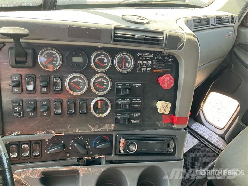 Freightliner Columbia 120 6x4 T/A Sleeper Truck Tractor Tegljači
