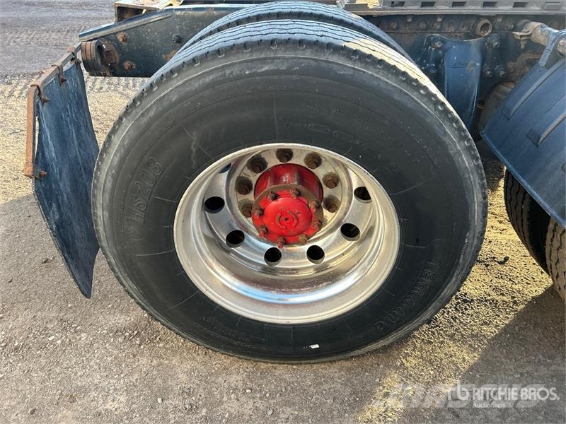 Freightliner Columbia 120 6x4 T/A Sleeper Truck Tractor Седельные тягачи