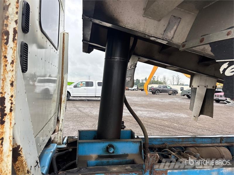 Freightliner Columbia 120 6x4 T/A Dump Truck Tippbil