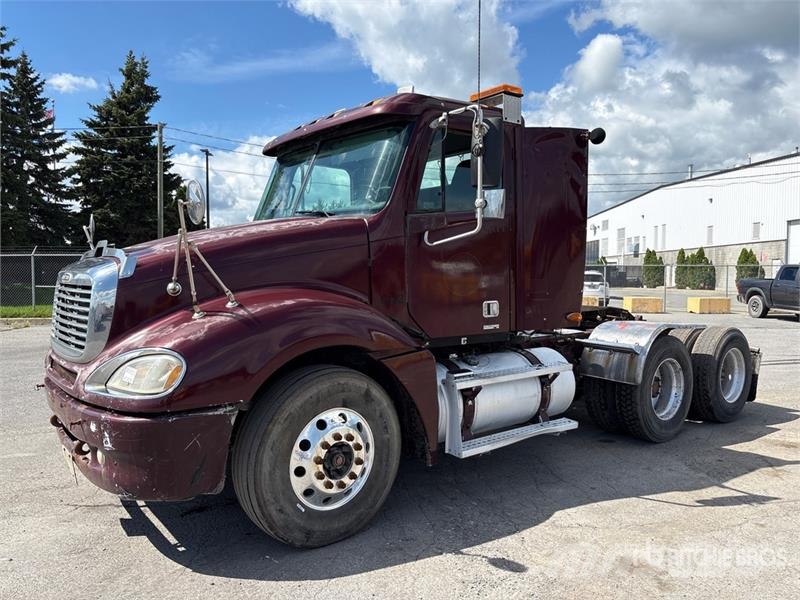 Freightliner Columbia 120 6x4 T/A Day Cab Truck Tractor Tahače