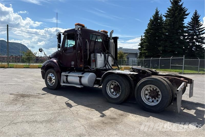 Freightliner Columbia 120 6x4 T/A Day Cab Truck Tractor Vilcēji