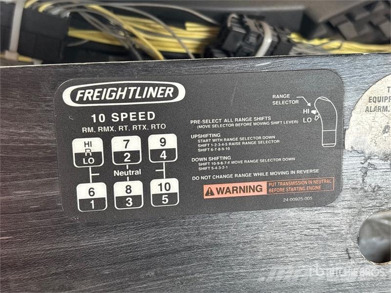 Freightliner Columbia 120 6x4 T/A Day Cab Truck Tractor (Inoper Motrici e Trattori Stradali