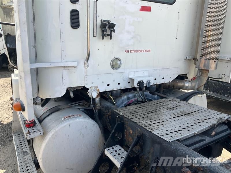 Freightliner Columbia 120 6x4 T/A Day Cab Truck Tractor Tractor Units