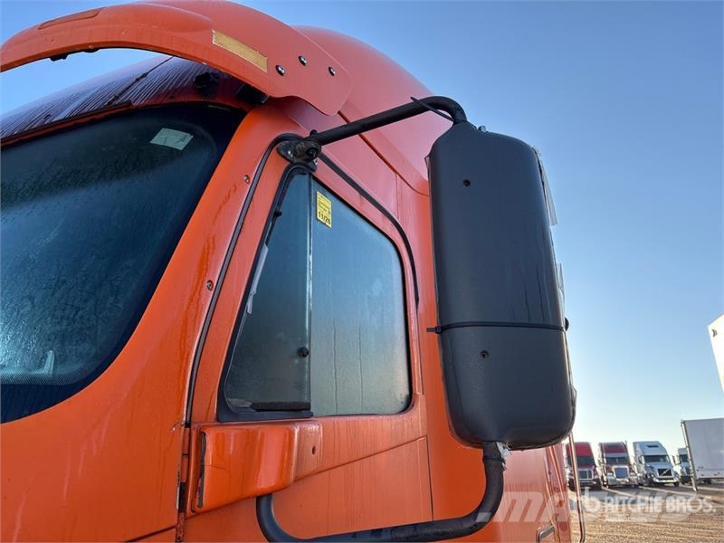 Freightliner Columbia 120 6x4 T/A Sleeper Truck Tractor (Glider Trekkers