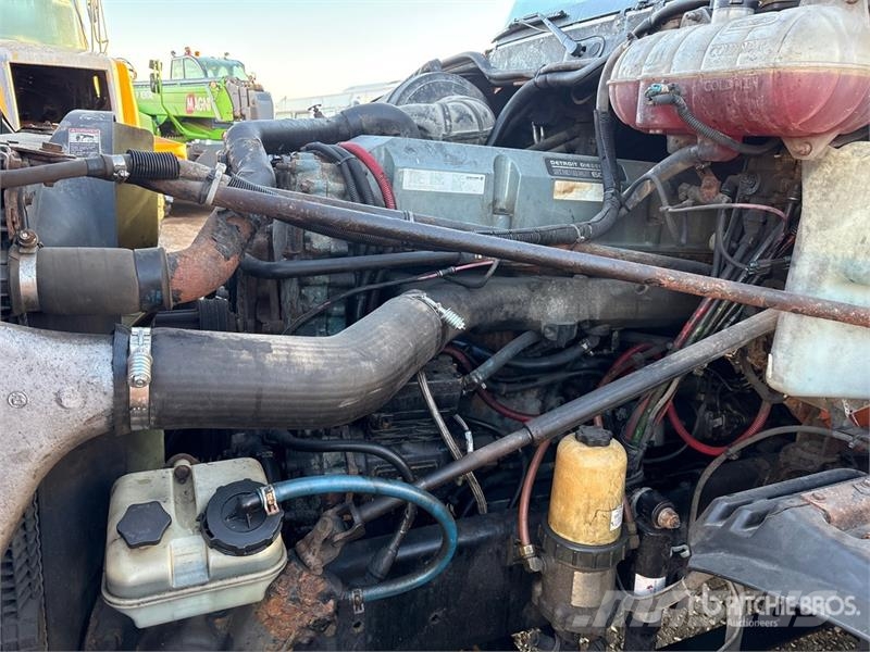 Freightliner Columbia 120 6x4 T/A Sleeper Truck Tractor (Glider Trekkers
