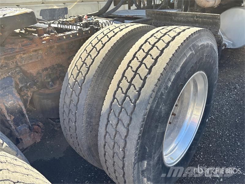 Freightliner Columbia 120 6x4 T/A Sleeper Truck Tractor Tractor Units