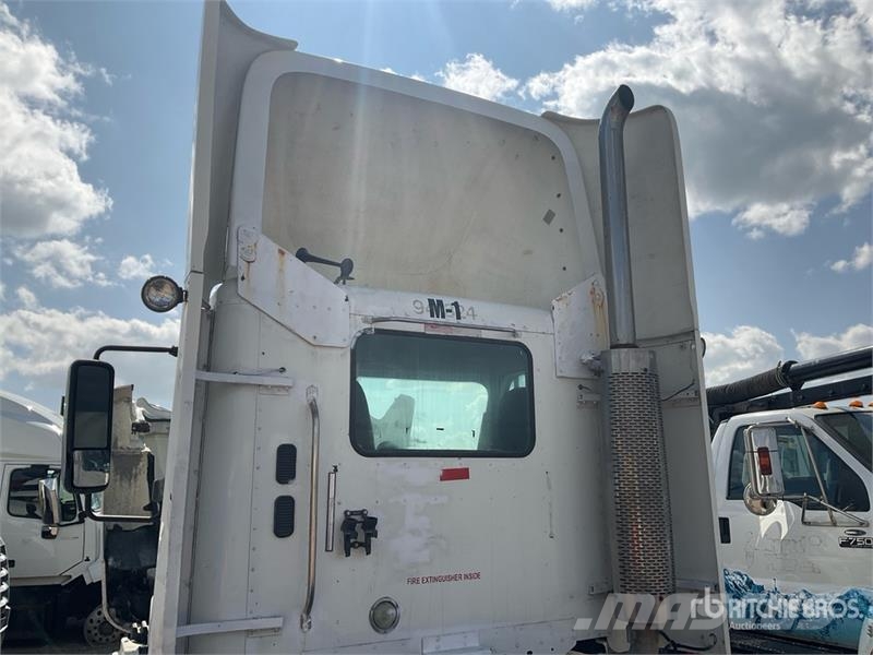 Freightliner Columbia 120 6x4 T/A Day Cab Truck Tractor Tractor Units