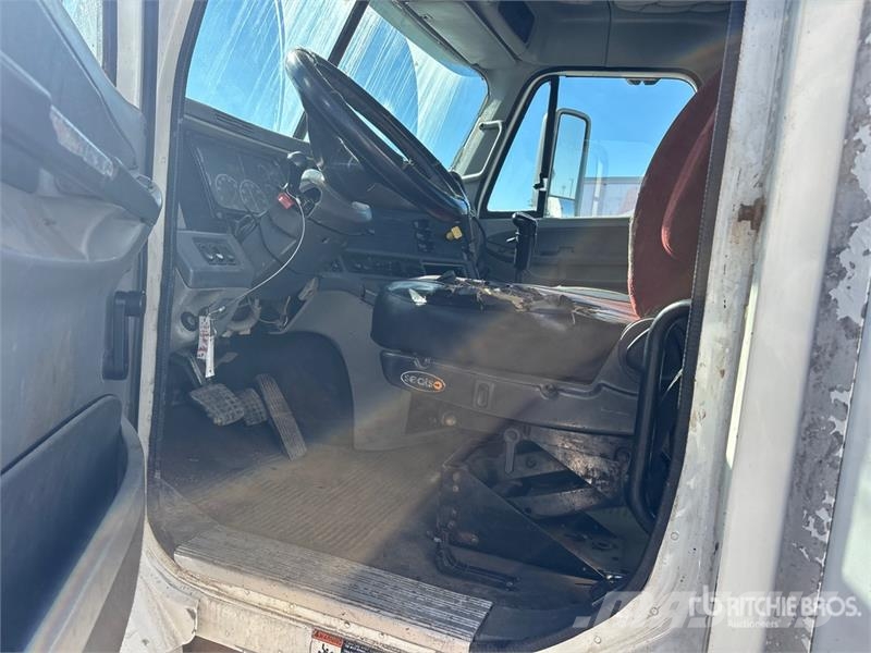 Freightliner Columbia 120 6x4 T/A Day Cab Truck Tractor Tractores (camiões)