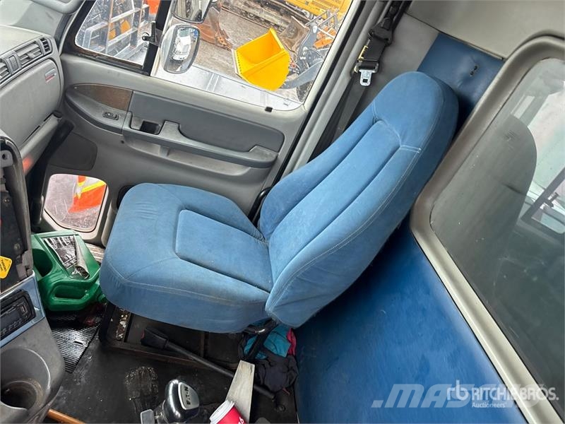 Freightliner Columbia 120 6x4 T/A Dump Truck Tippbil