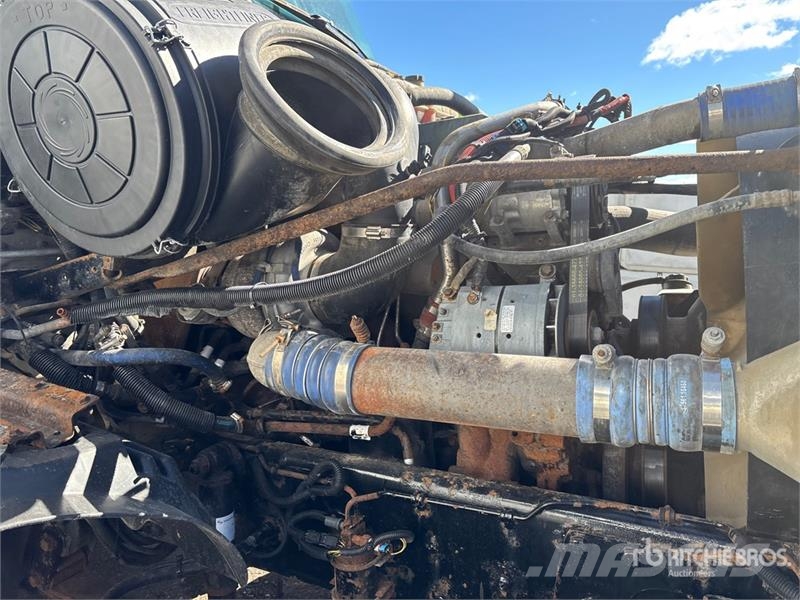 Freightliner Columbia 120 6x4 T/A Sleeper Truck Tractor Tractor Units