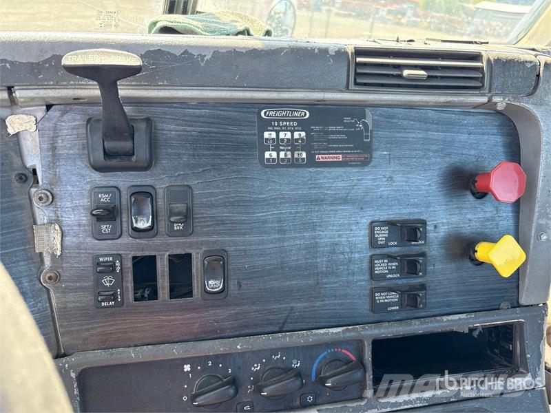 Freightliner Columbia 120 6x4 T/A Day Cab Truck Tractor Tractor Units