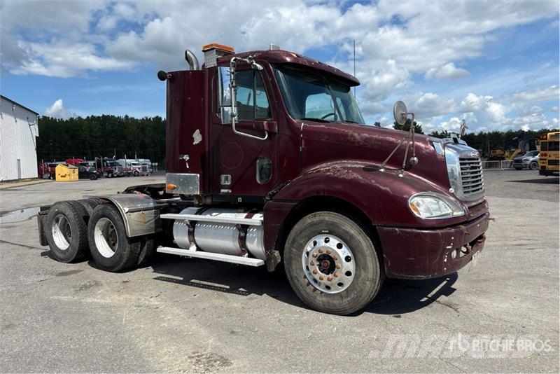 Freightliner Columbia 120 6x4 T/A Day Cab Truck Tractor Vilcēji
