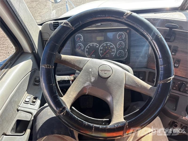 Freightliner Columbia 120 6x4 T/A Day Cab Truck Tractor Tractores (camiões)