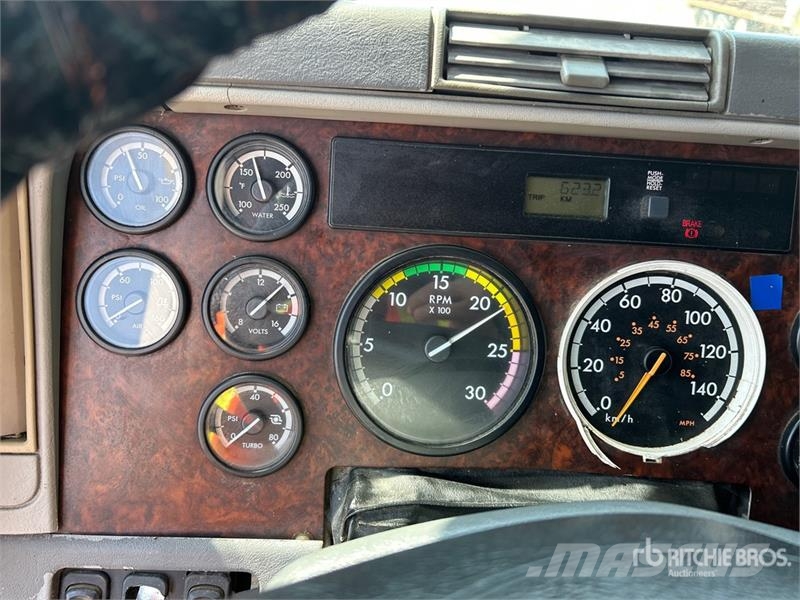 Freightliner Columbia 120 6x4 T/A Sleeper Truck Tractor Tractor Units