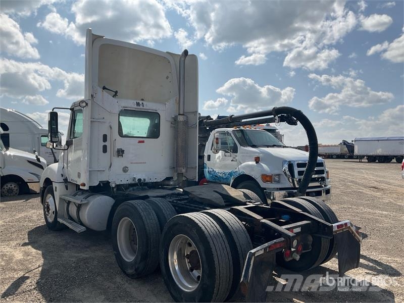 Freightliner Columbia 120 6x4 T/A Day Cab Truck Tractor Tractor Units