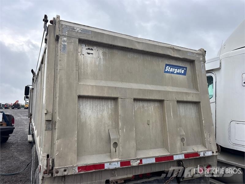 Freightliner Columbia 120 6x4 T/A Dump Truck Tippbil