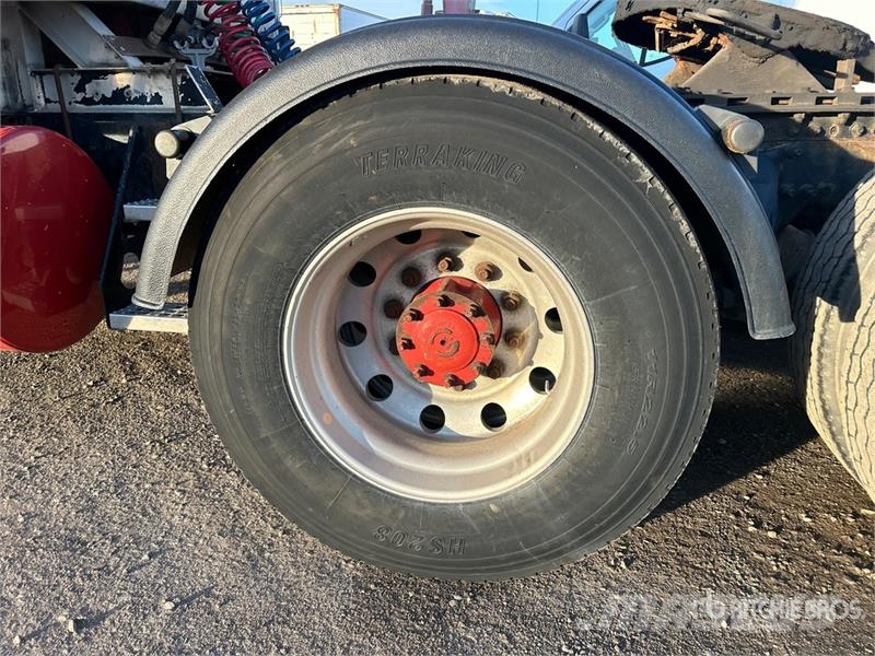 Freightliner Columbia 120 6x4 T/A Sleeper Truck Tractor Седельные тягачи
