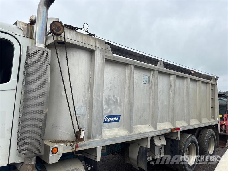Freightliner Columbia 120 6x4 T/A Dump Truck Tippbil